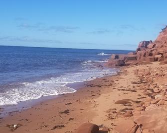 Beautiful, century old oceanfront home. - Murray Harbour - Playa