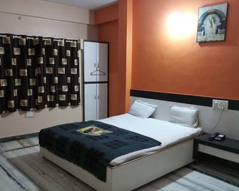 Hotel Kaustubh Shirdi - Shirdi - Phòng ngủ
