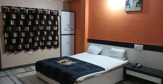 Hotel Kaustubh - Shirdi - Phòng ngủ