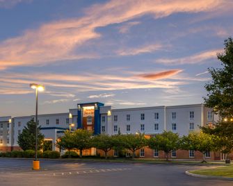 Hampton Inn & Suites Plymouth - Plymouth - Building