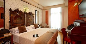 Hotel Saturnia & International - Venice - Bedroom
