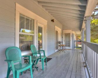 13 Lodge - Hood River - Balcony