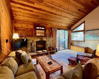 Bright + Beautiful, steps to Old Mammoth + Shuttle - Mammoth Lakes - Salon