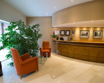 里奧哈卡爾頓酒店 - 洛格羅諾 - 洛格羅尼奧 - 櫃檯