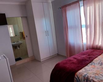 Special Inn Bed and Breakfast - Windhoek - Bedroom
