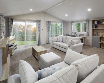 St Helens Coastal Resort - Ryde - Living room