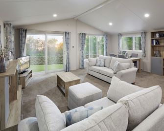 St Helens Coastal Resort - Ryde - Living room