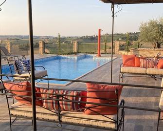 La Fattoria del Rosmarino - 18th century farmhouse recently entirely renovated. - Montegiorgio - Piscina