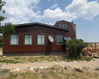 The 360\nCharming 3-bedroom house with WiFi and AC in welcoming Centennial - Centennial - Edificio