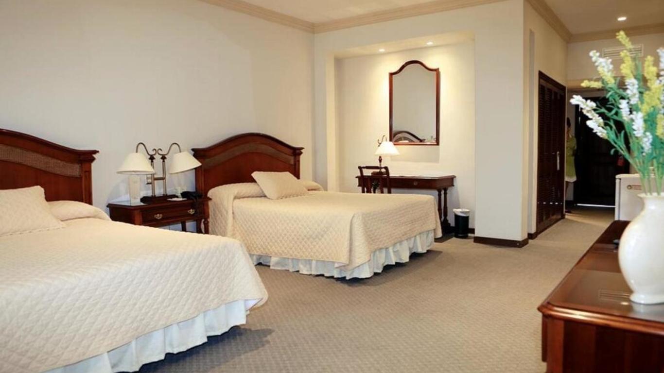 Los Parrales Hotel Resort