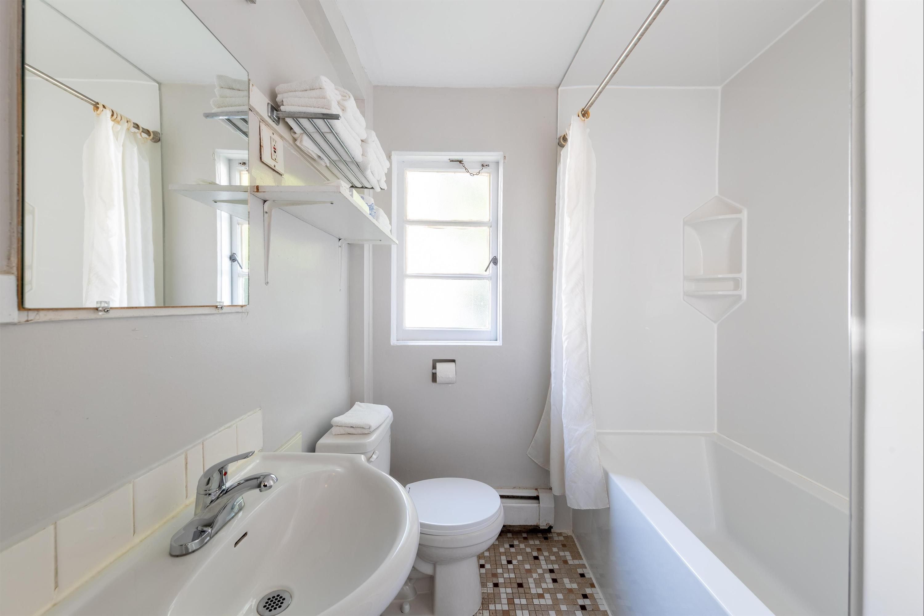 2400 موتيل - فانكوفر - غرفة نوم