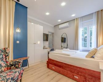 Piano Suites - Split - Bedroom