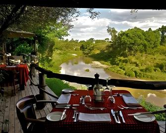 Mara Explorer Luxury Tented Camp Hotel - Aitong - Restaurant