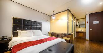 Chakan Hotel - Gunsan - Bedroom
