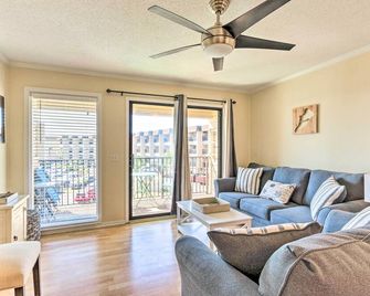 Folly Field Beach Access Resort Condo with Pools - Hilton Head Island - Living room