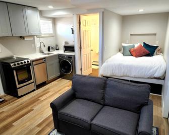 Cozy studio apartment at the base of South Table Mountain - Golden - Bedroom