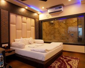 Sher Bengal Beach Resort - Mandarmani - Schlafzimmer