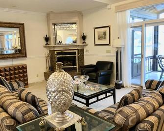 Come Enjoy Thanksgiving in This Beautiful Home! - Carbondale - Living room