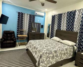Senior Suite 3 Bedroom - Albion - Bedroom