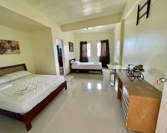 Midpoint Suites - Naval - Bedroom