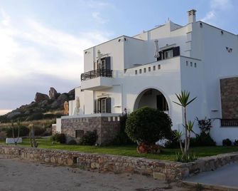 Zefyros Studios - Plaka