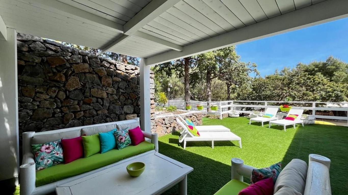 Palmasera Charming Rooms