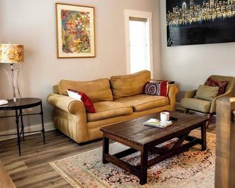 Urban Nest Guest House - Σάρλοτ - Σαλόνι