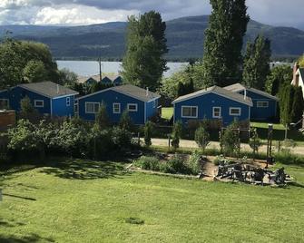 Lakeview Landing - Private Queen Suite with all amenities - Shuswap Lake - Sorrento - Басейн