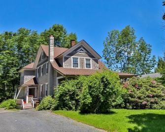 Majestic 7br Amazing koi pound just 10 mins from Hunter Mountain - Haines Falls - Edificio