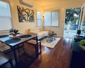10 minutes to beach from 756A 9th St, All Inclusive Coastal Town of San Pedro CA - San Pedro