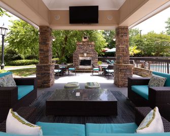 Hampton Inn Columbia-I-26/Harbison Blvd. (Mall Area) - קולומביה - פטיו