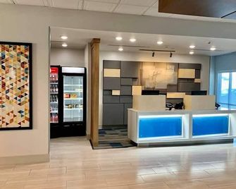 Holiday Inn Express & Suites Kearney By IHG - Kearney - Lobby