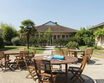 Espace Leonard De Vinci - Courcouronnes - Innenhof