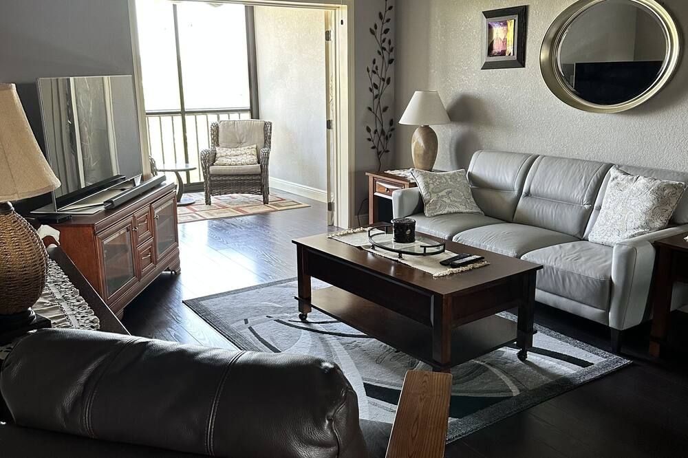 Warm Weather Hideaway - فورت ميرس - غرفة معيشة