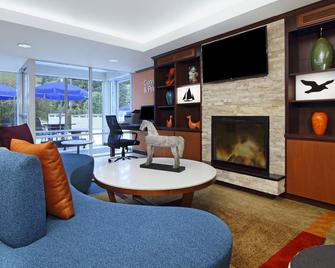 Fairfield by Marriott Inn & Suites Portland Maine Airport - Scarborough - Living room