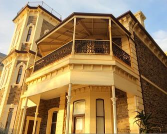 Seafield Tower Glenelg Apartment No 3 - Glenelg - Building