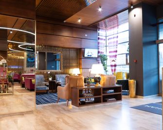 Ramada by Wyndham Cluj - Cluj - Lobby