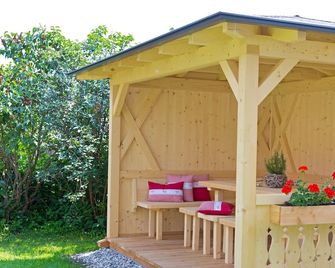 As A Guest, Leave As A Friend - Welsberg-Taisten - Patio