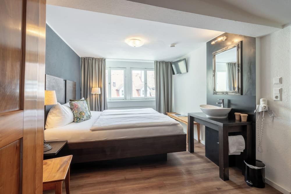 هوتل آم فيشماركت - Konstanz - غرفة نوم