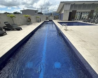 Chic Apartment With Ac, Close To National Stadium - סן חוזה - בריכה