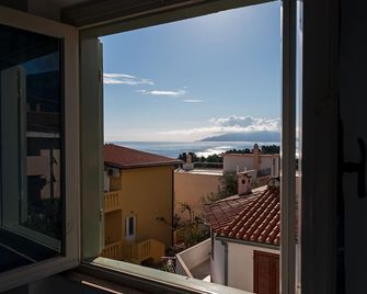 The small juniper. Spacious six-seat apartment - كالا غونونى - شرفة