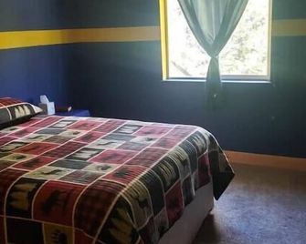 Spacious 4 BR Home near GNP - Martin City - Sypialnia