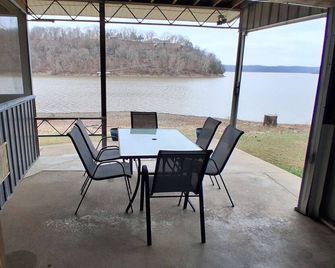 3 bed 2 bath House on Grand Lake - Wyandotte