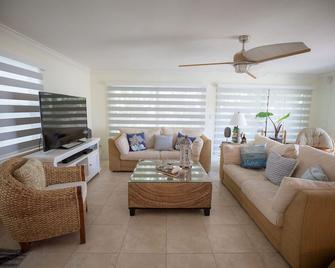 Key Colony Beach Paradise - Key Colony Beach - Living room