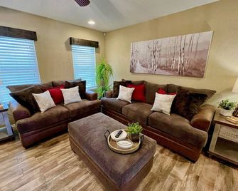 Oaks On Edgewood - Woodward - Living room