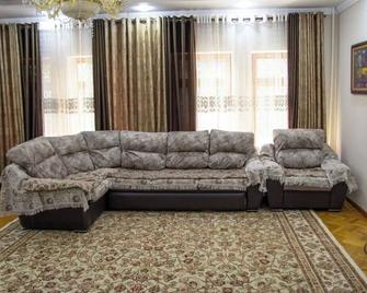 أمانات هوستل - بيشكيك - غرفة معيشة