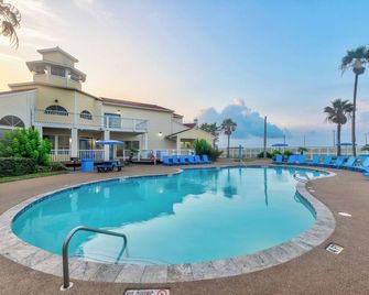 Coastal Condo with Gulf & Pond Views, Pool & Hot Tub - Corpus Christi - Pool