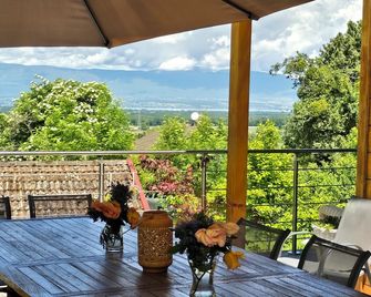 Wooden house between lake and mountains with indoor pool - Saint-Cergues - Balcony