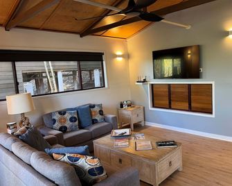 718 Cooloola Villa Kingfisher Bay K Gari Fraser Island - Booral - Sala de estar