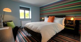 Village Hotel Leeds North - Leeds - Bedroom